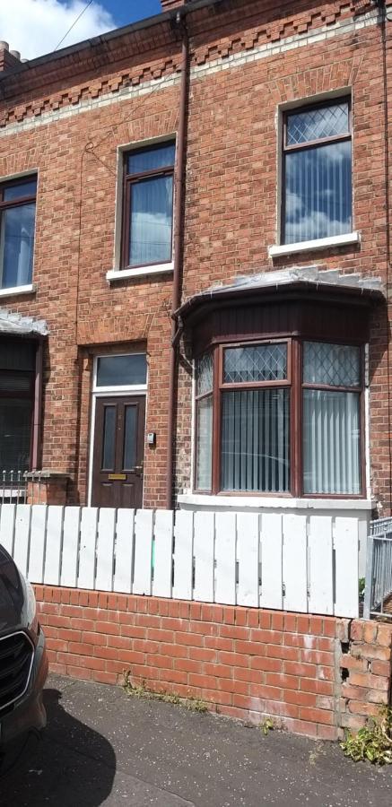St. James Street Townhouse Belfast Exterior foto