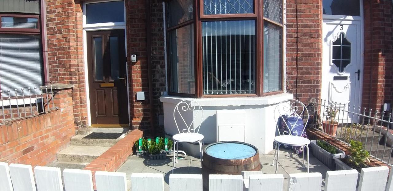 St. James Street Townhouse Belfast Exterior foto